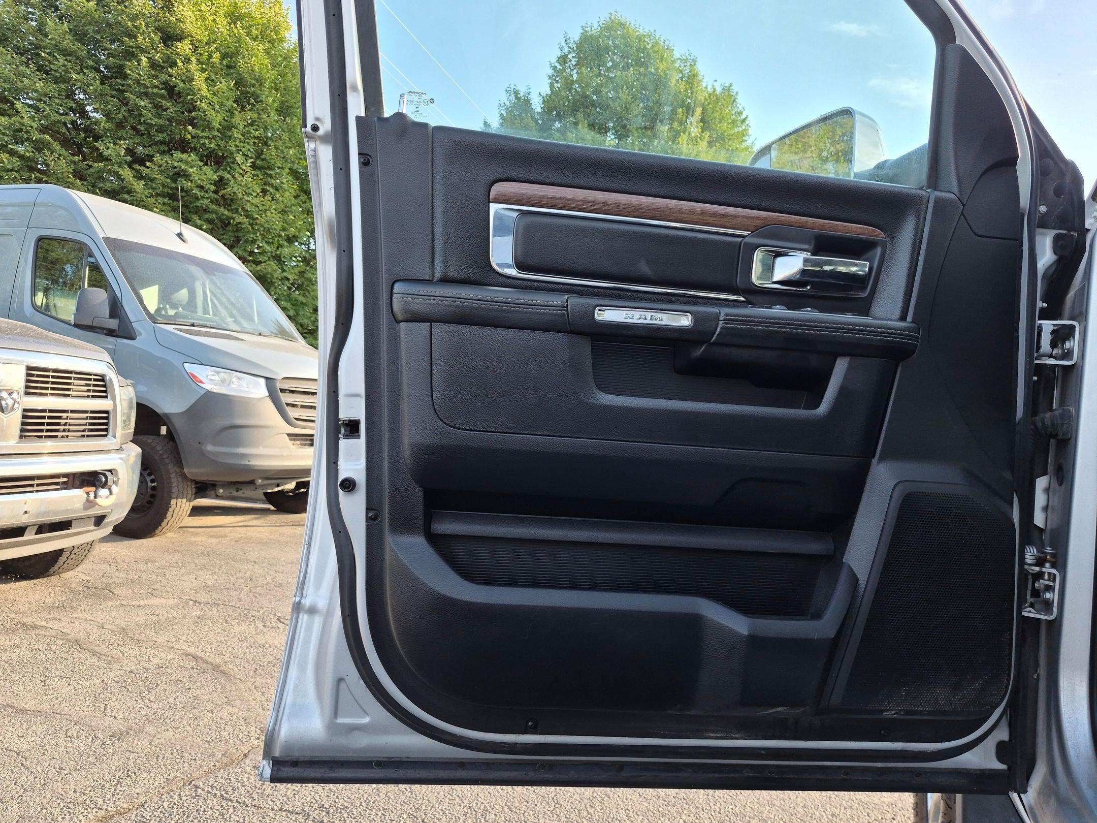 Used 2016 Bright Silver Metallic Clearcoat Ram Laramie image 12