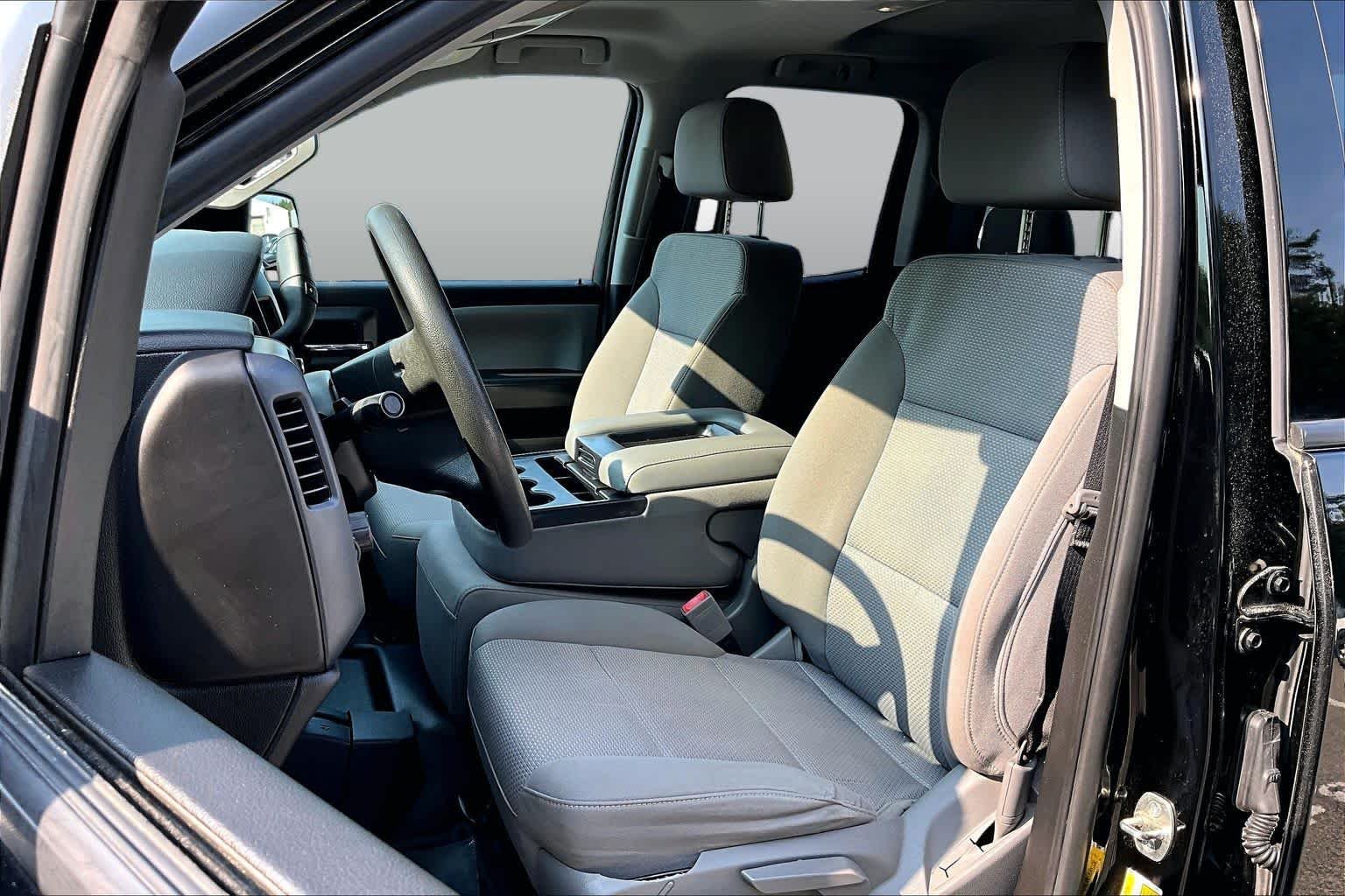 Used 2018 Black Chevrolet Custom image 9