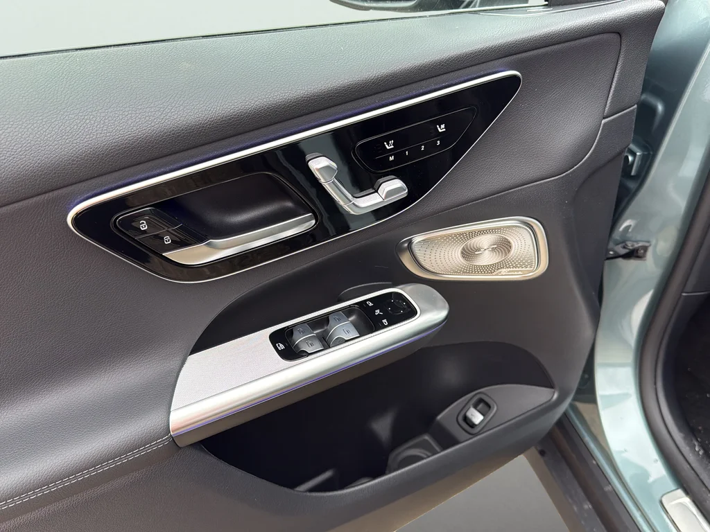 New 2026 Verde Silver Metallic Mercedes-Benz GLC 300 image 10