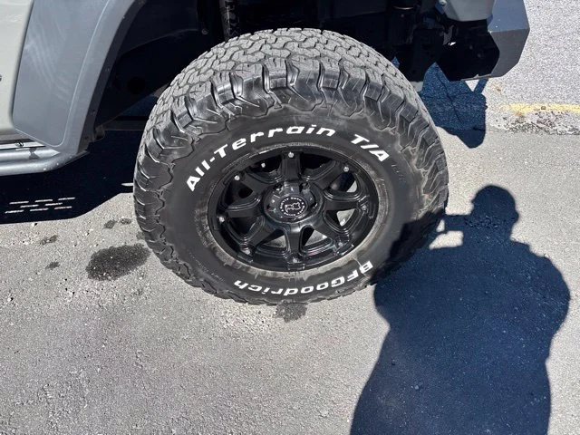 Used 2019 Gray Jeep Sport S image 27
