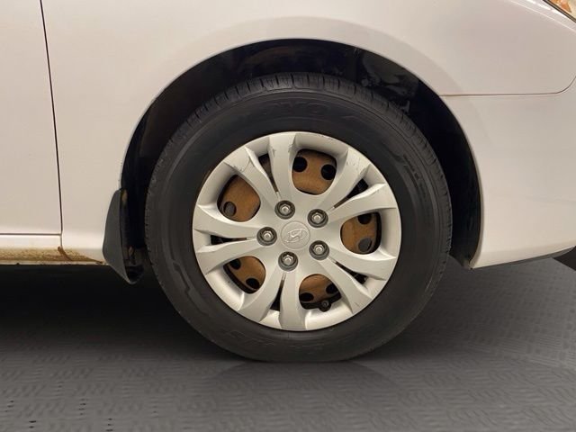 Used 2010 White Hyundai GLS image 37