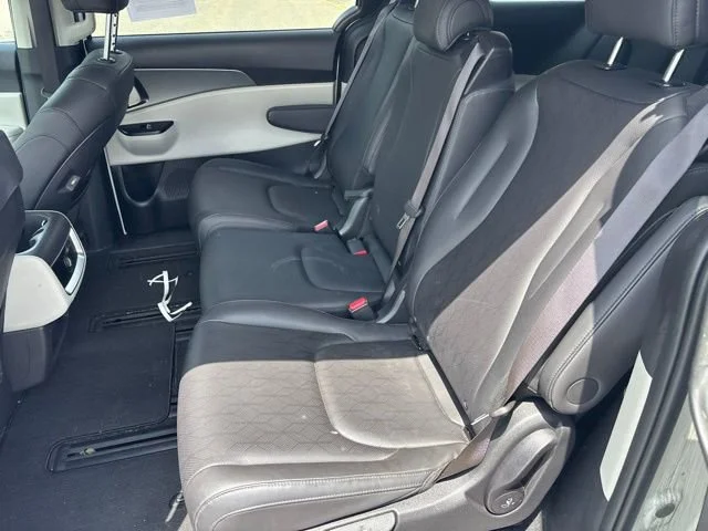Used 2024 Snow White Pearl Kia LX image 12