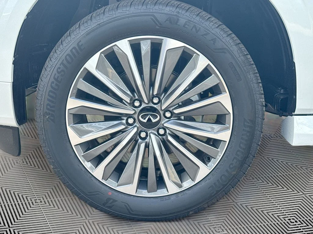 New 2027 RADIANT WHITE INFINITI Luxe 2WD image 34
