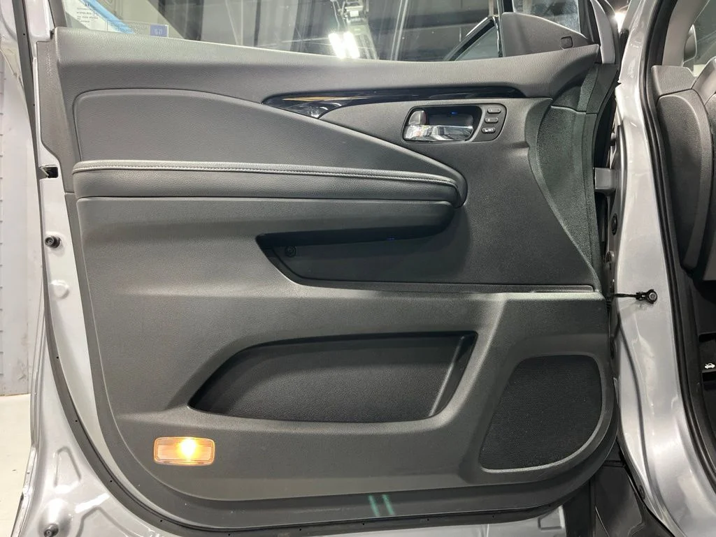 Certified Used 2017 Lunar Silver Metallic Honda RTL-E image 12