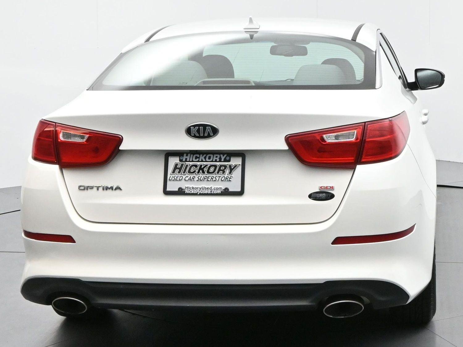 Used 2015 Snow White Pearl Kia LX image 6