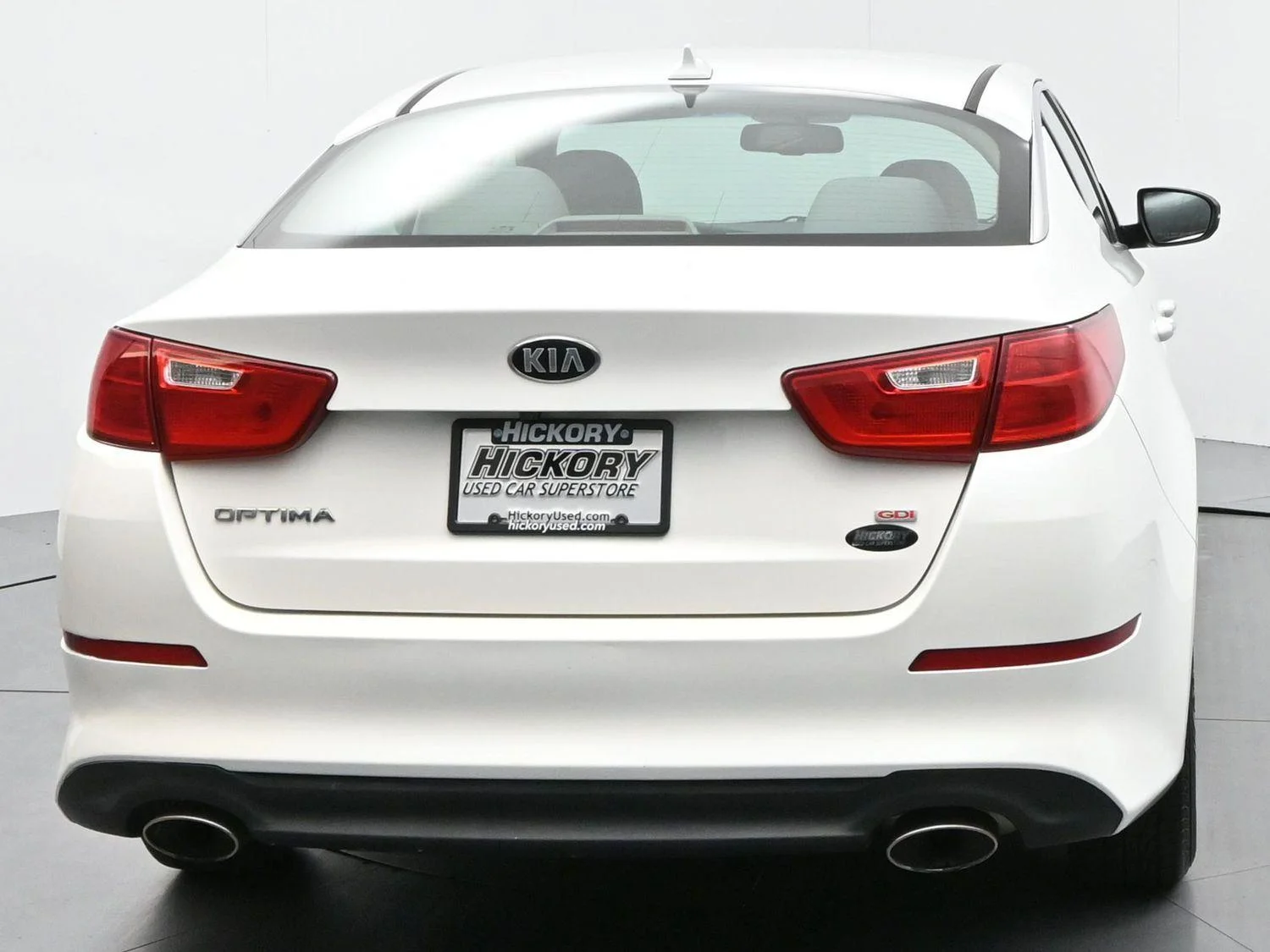 Used 2015 Snow White Pearl Kia LX image 6