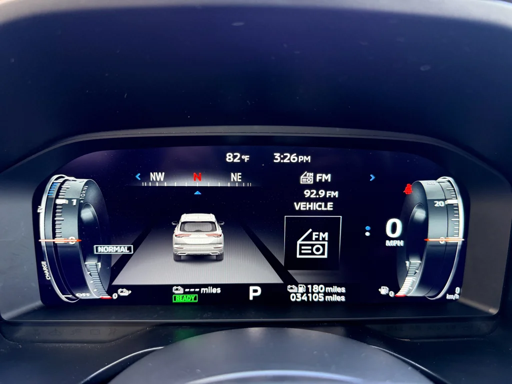 Used 2024 White Diamond Mitsubishi SEL image 16