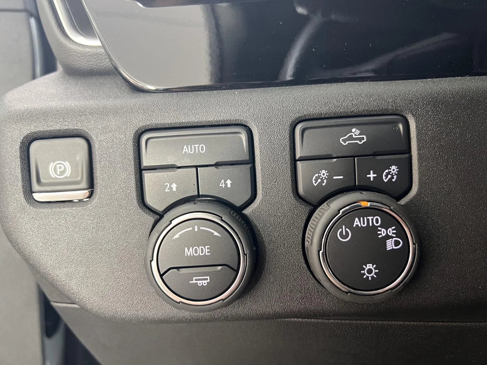 Used 2025 Sterling Gray Metallic Chevrolet LT (2FL) image 7