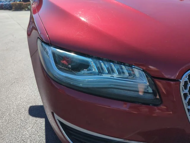 Used 2017 Red Lincoln Reserve image 17