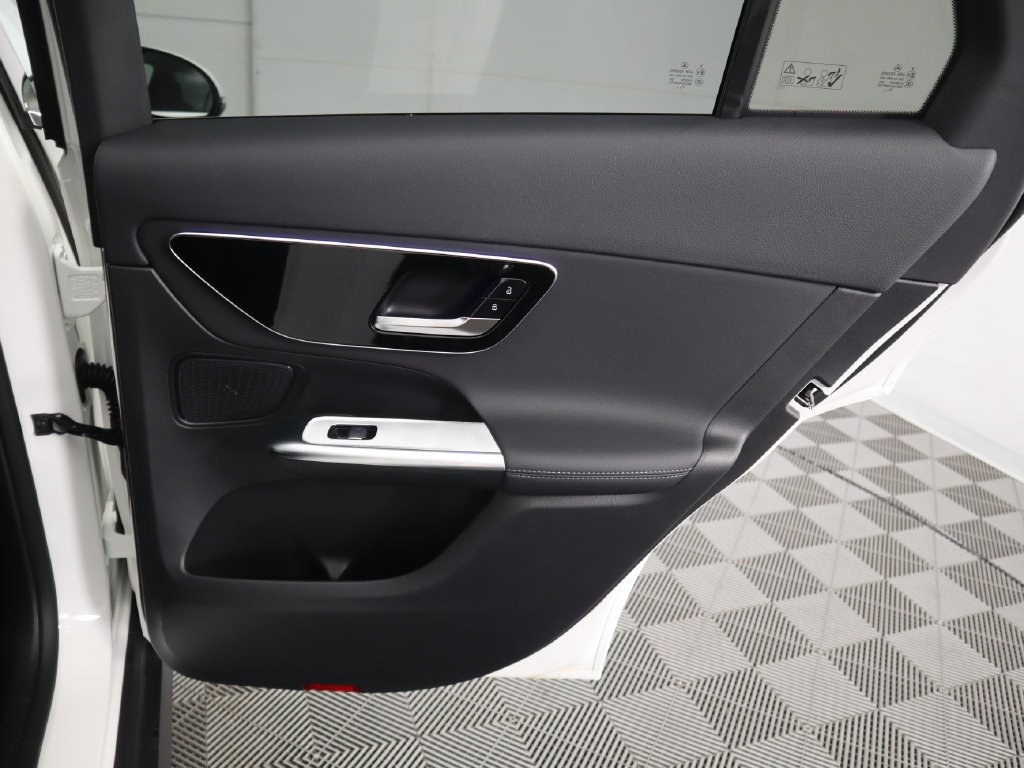 Used 2026 Polar White Mercedes-Benz GLC 300 image 28