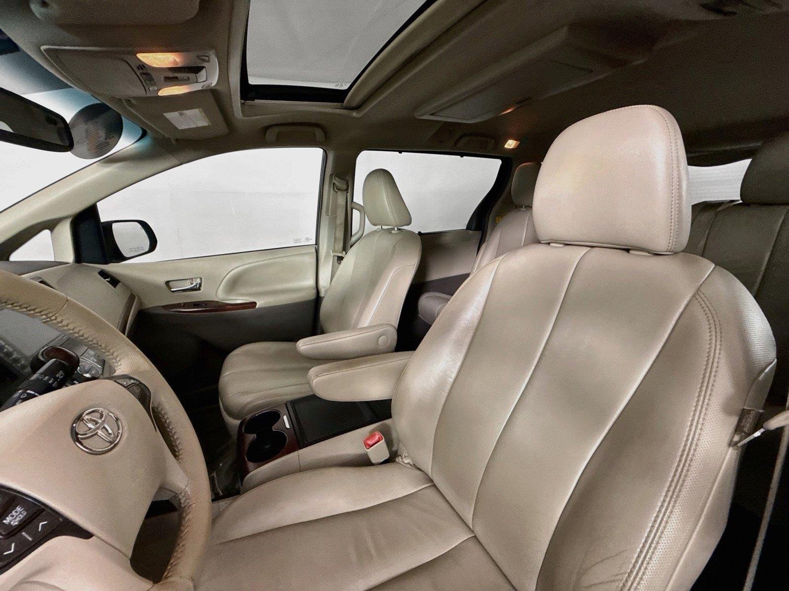 Used 2013 Black Toyota XLE image 3