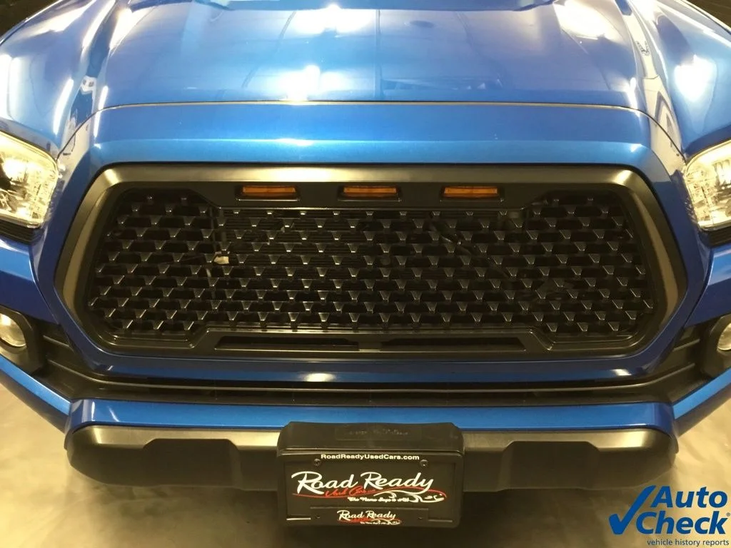 Used 2017 Blue Toyota SR5 image 13