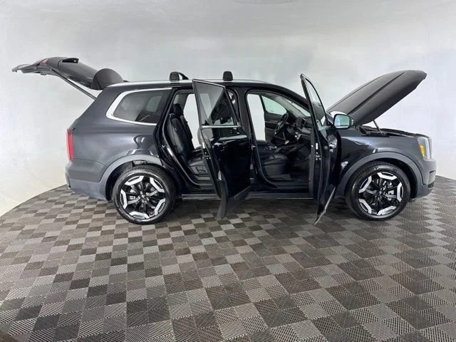 Used 2025 Black Kia S image 15