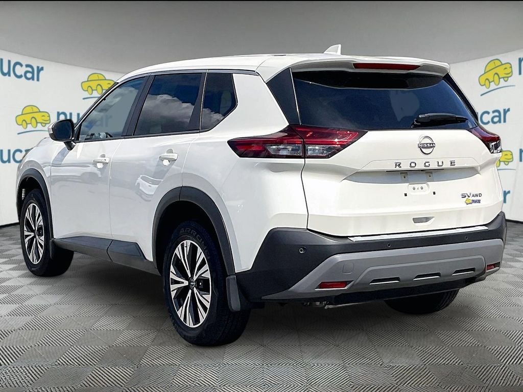 Used 2023 Pearl White Tricoat/Super Black Nissan SV image 4