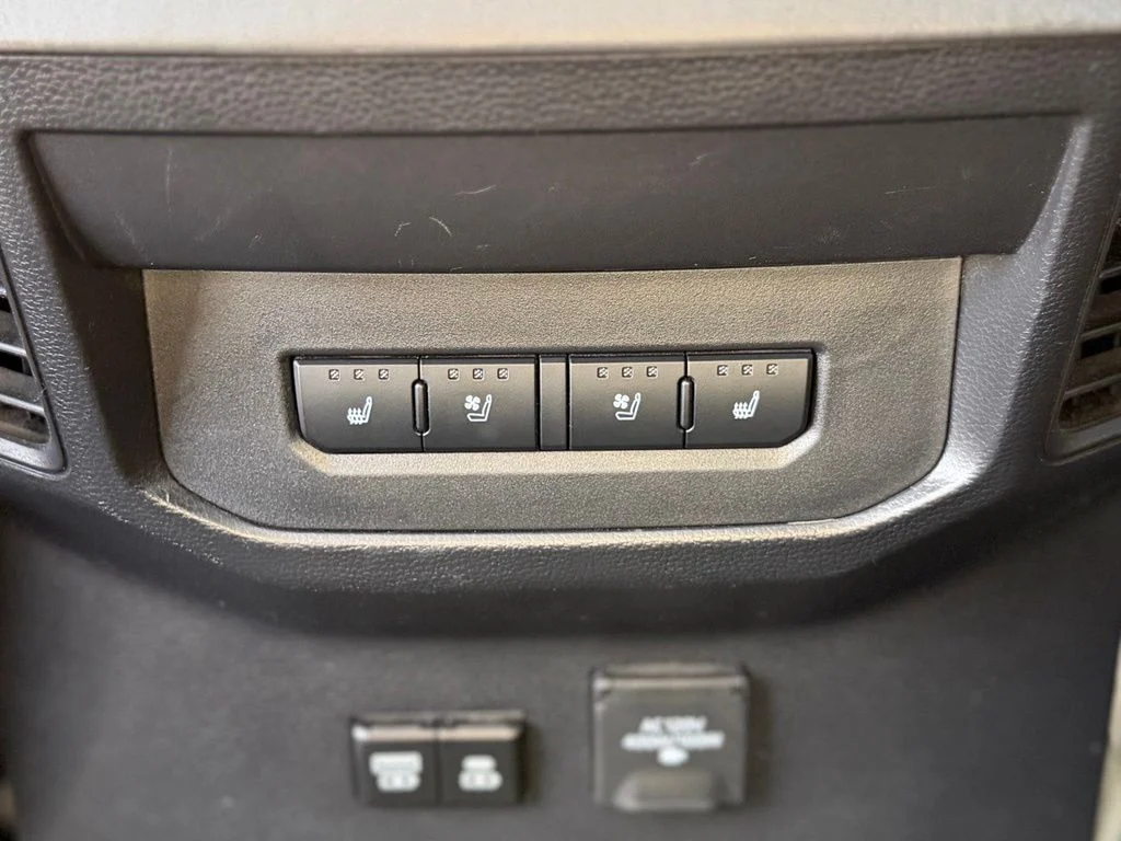 Used 2026  Toyota Limited image 5