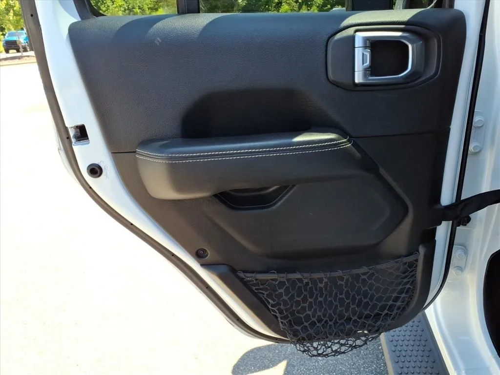 Used 2023 White Jeep Sahara 4x4 image 23