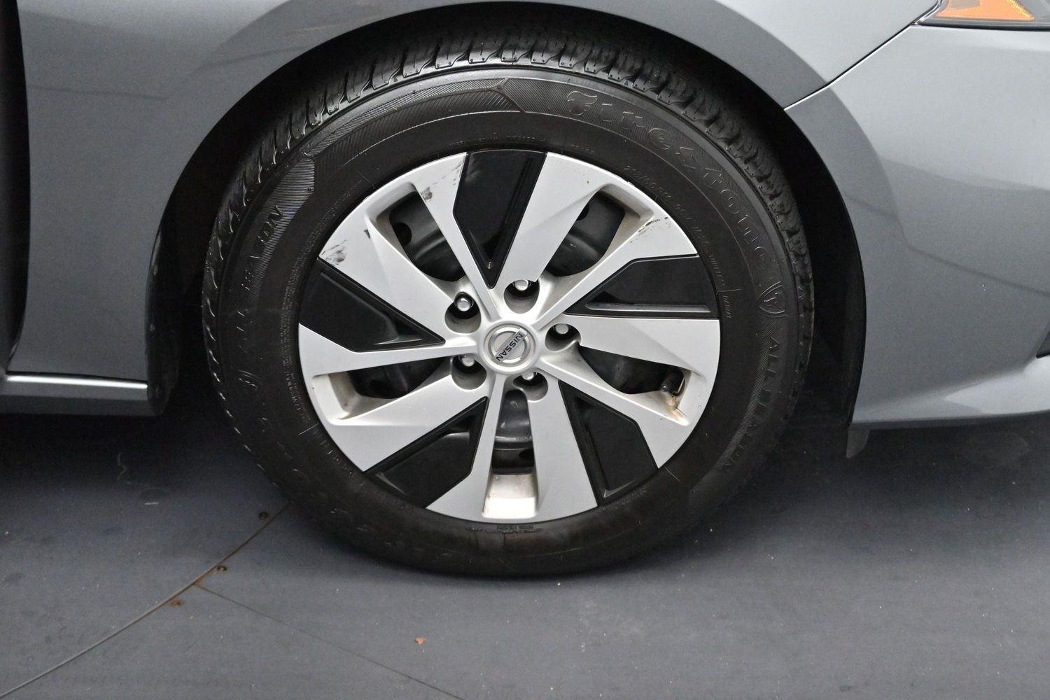 Used 2022 Gun Metallic Nissan 2.5 S image 27