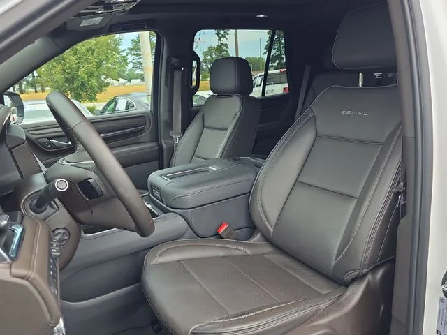 Used 2024 White GMC Denali image 17