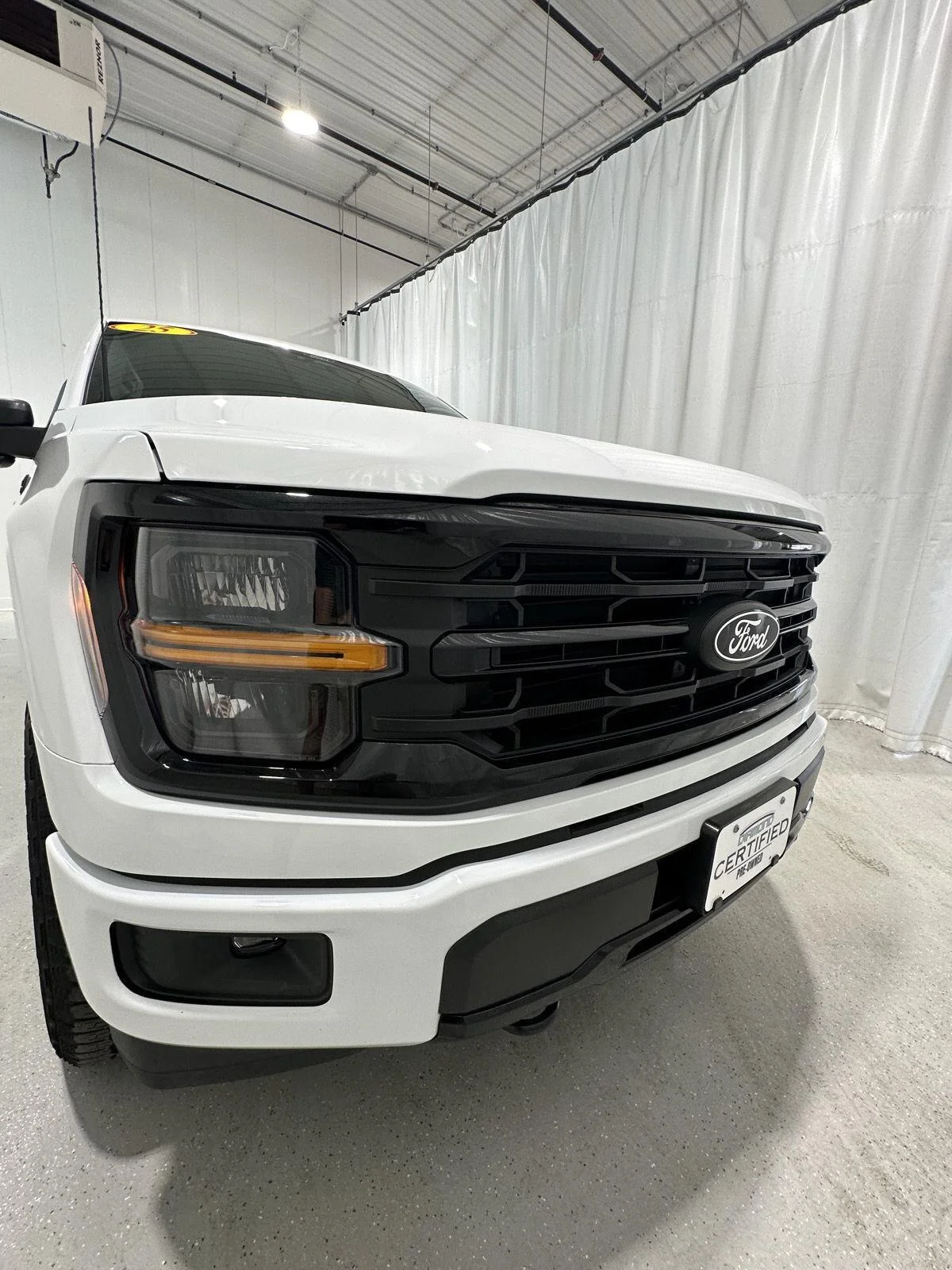Used 2025 Oxford White Ford XLT image 26