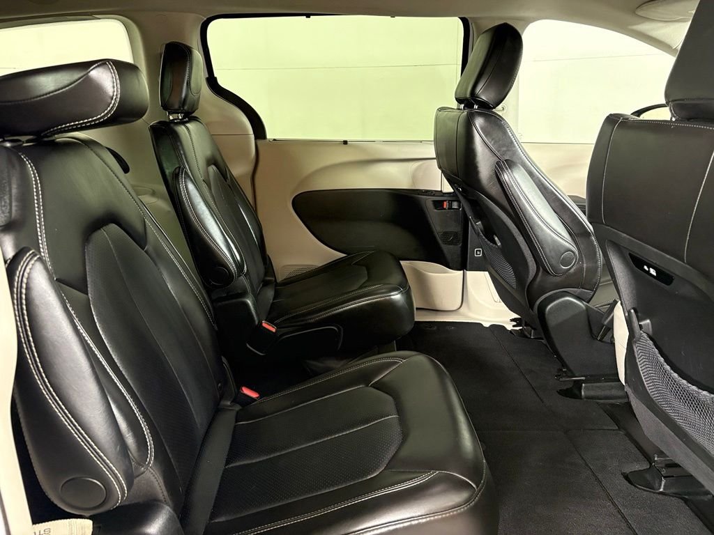 Used 2024 White Chrysler Touring L image 17