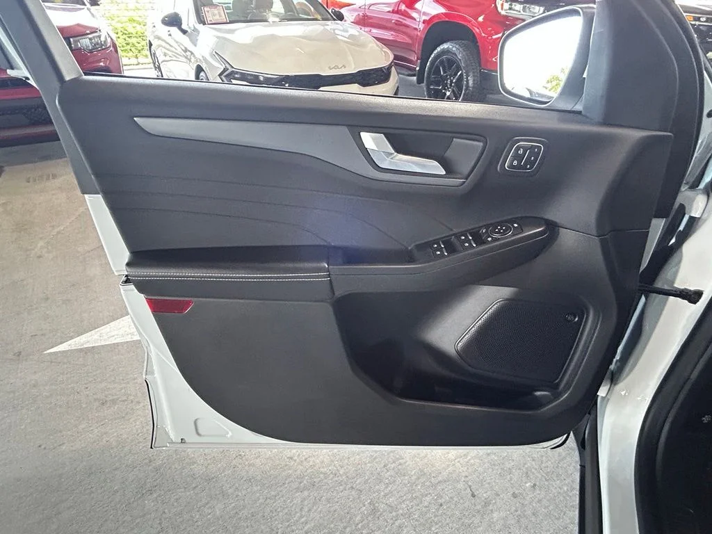 Used 2023 Oxford White Ford Active image 17