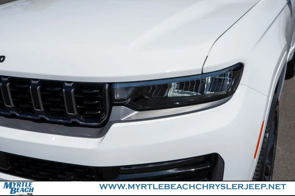 New 2026 Bright White Clear-Coat Exterior Paint Jeep Limited Reserve image 10