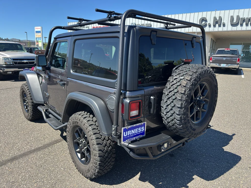 Used 2025 Granite Crystal Metallic Clearcoat Jeep Willys image 8
