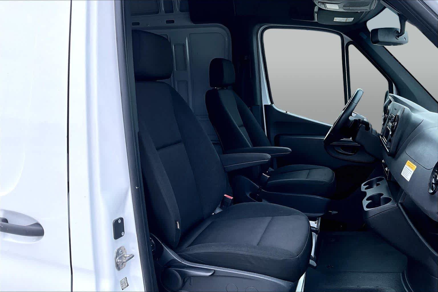 Used 2025 Arctic White Mercedes-Benz  image 9