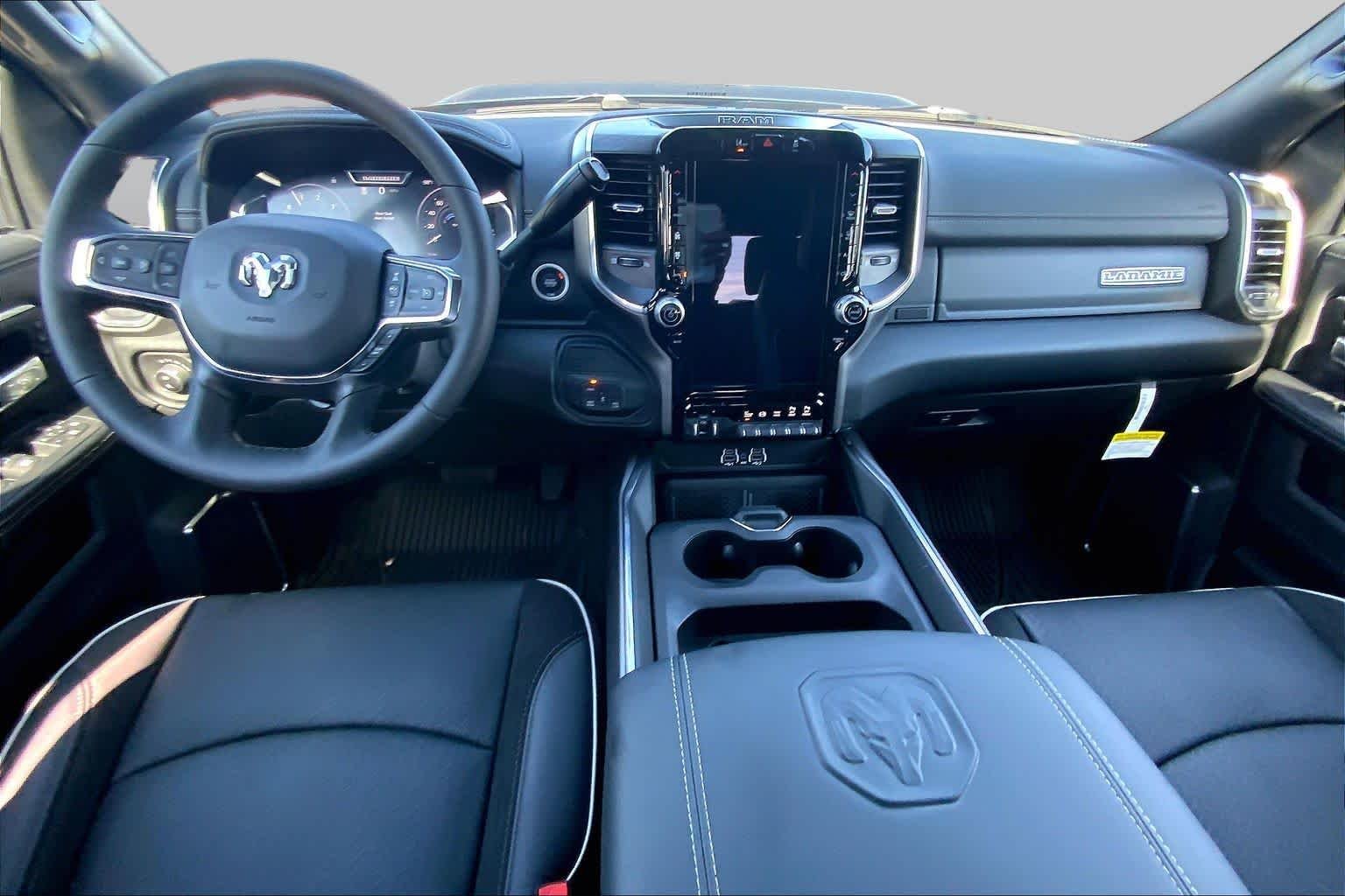 New 2026 Diamond Black Crystal Pearl-Coat Exterior Paint RAM Laramie image 5
