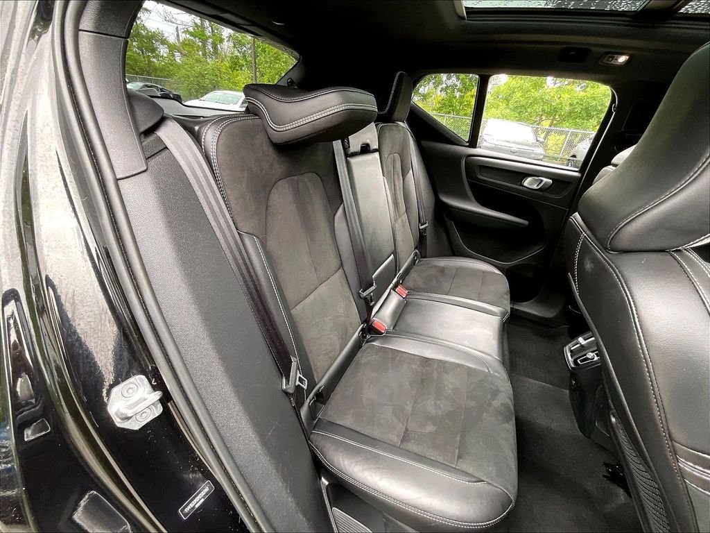 Used 2021 Black Volvo R-Design image 16