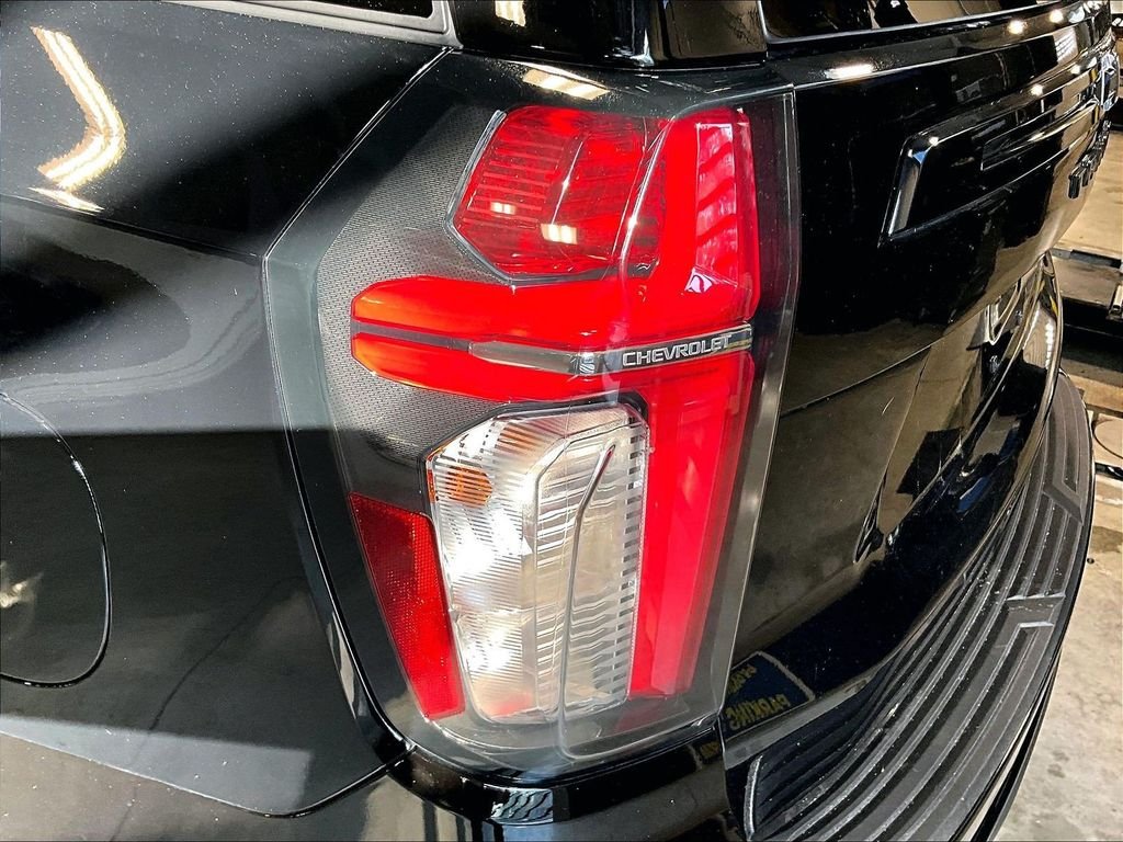 Used 2023 Black Chevrolet Z71 image 35