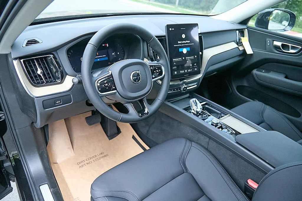 New 2026 Onyx Black Volvo Plus image 12