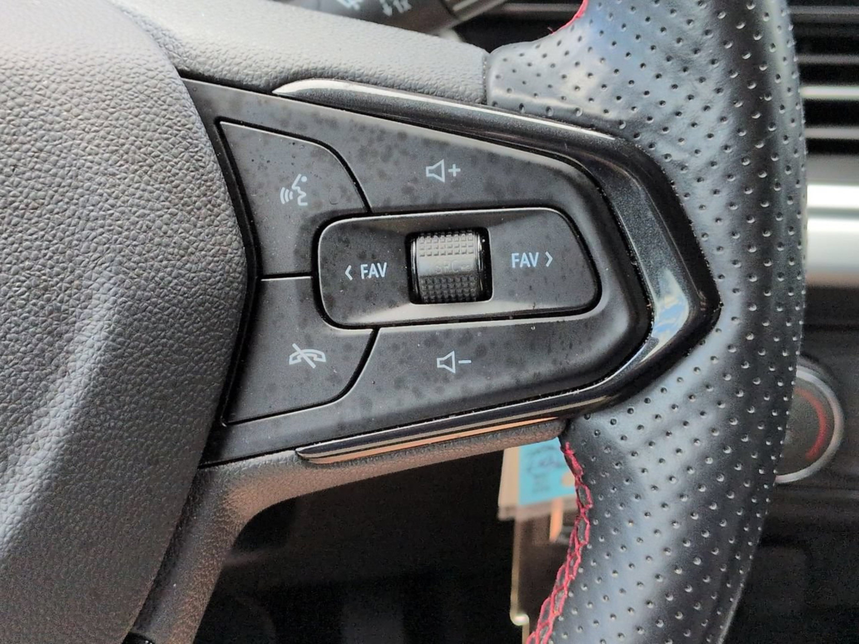 Used 2025 Sterling Gray Metallic Chevrolet 1RS image 28