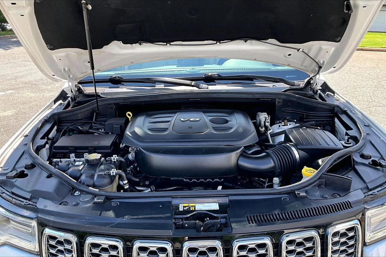 Used 2018 White Jeep Overland image 37