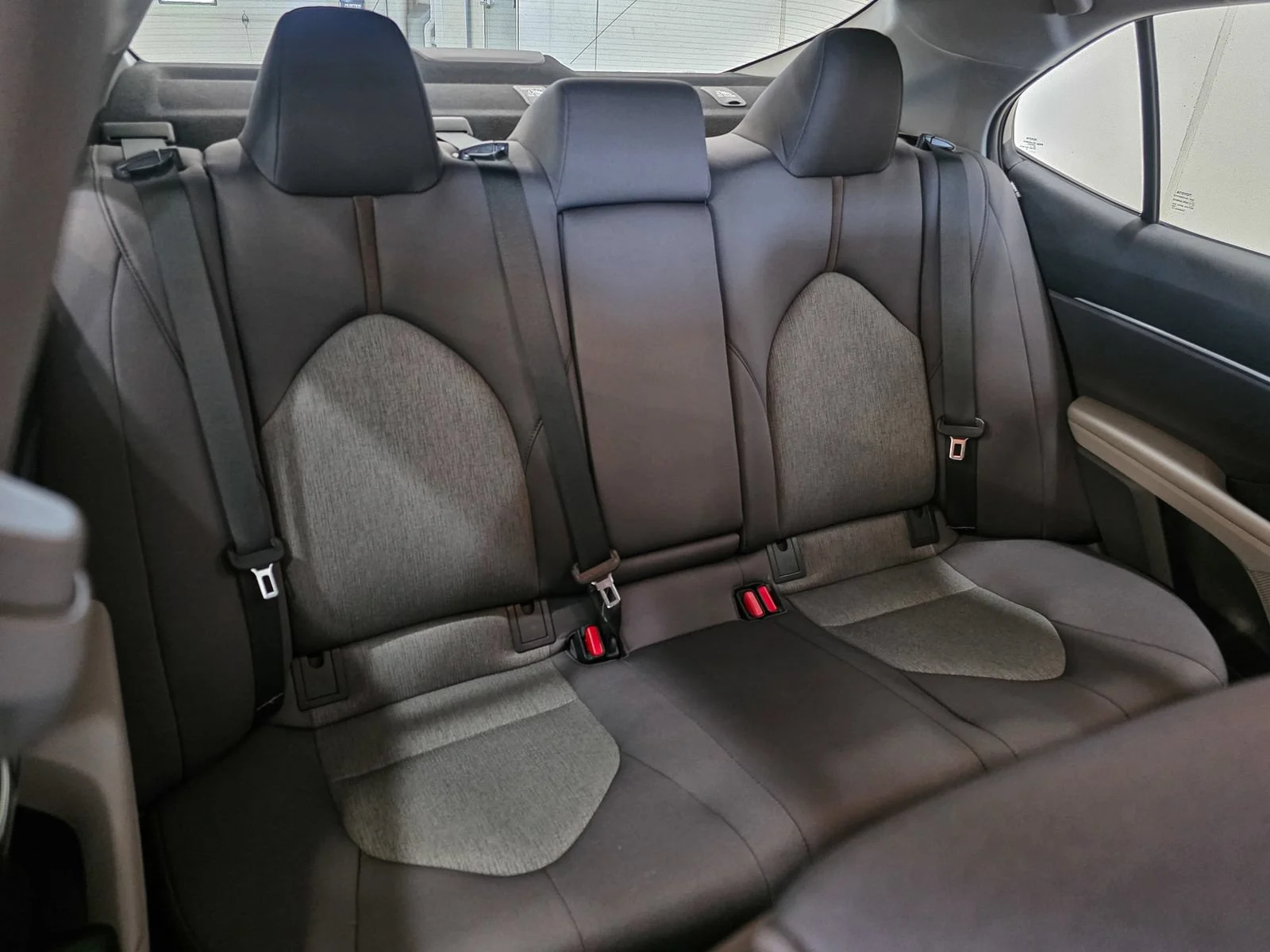Used 2018 Gray Toyota LE image 21