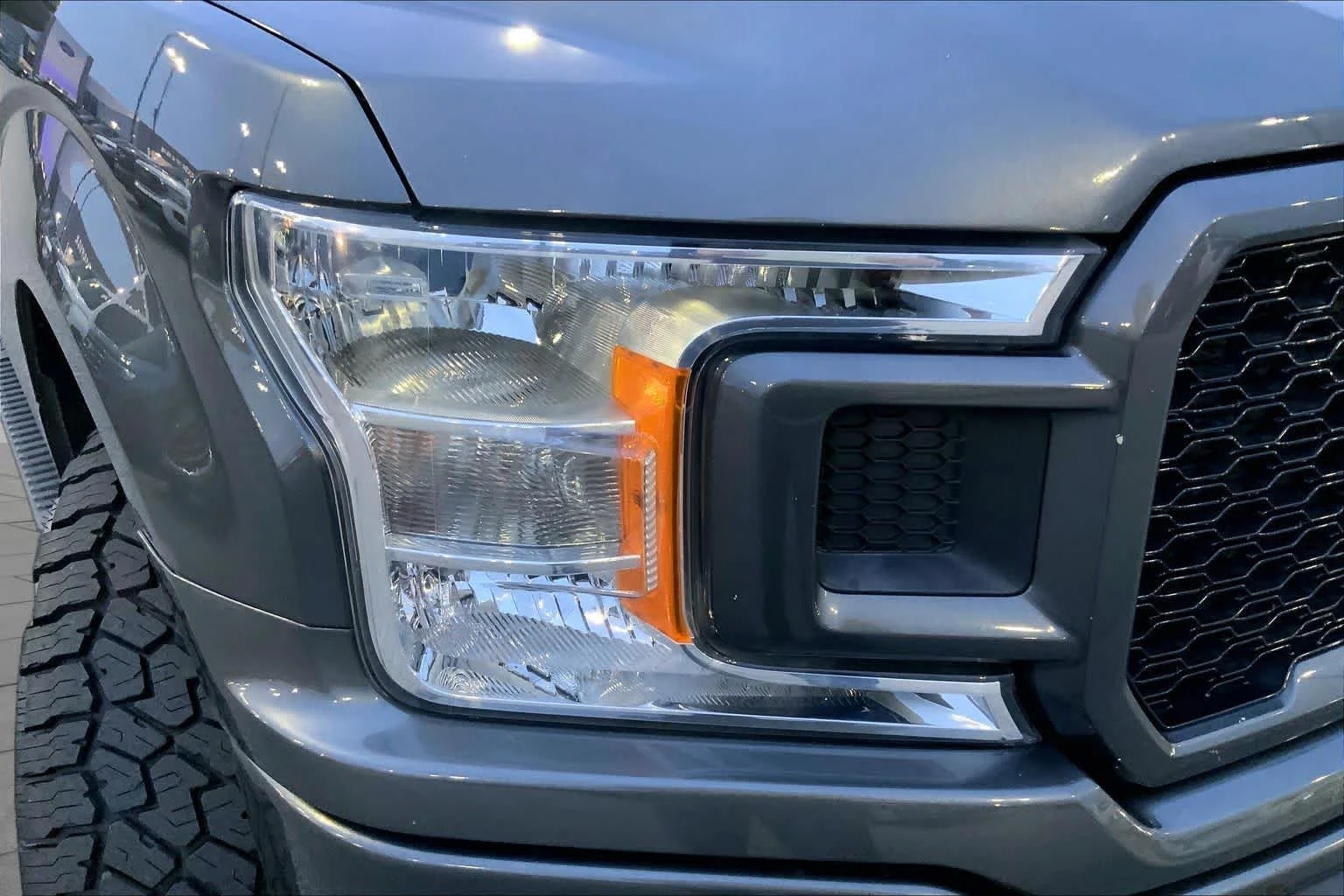 Used 2020 Magnetic Metallic Ford XL image 25