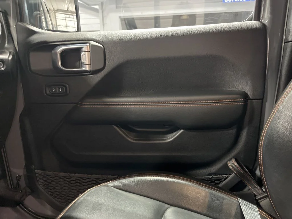 Used 2021 Sting-Gray Clearcoat Jeep Mojave image 17