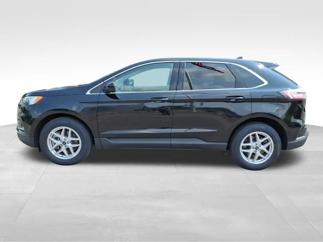 Used 2023 Black Ford SEL image 7