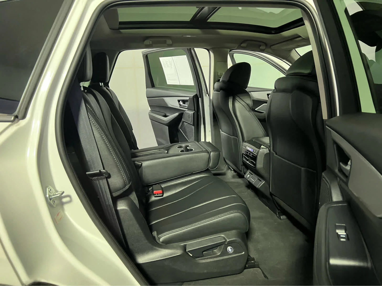 Certified Used 2025 Platinum White Pearl Acura  image 30