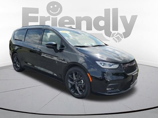 Used 2026 Black Chrysler Limited image 7