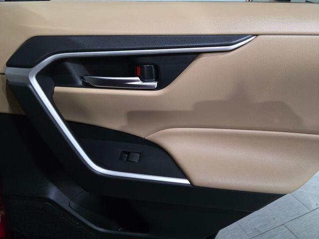 Certified Used 2019 RUBY FLARE PEARL Toyota  image 12
