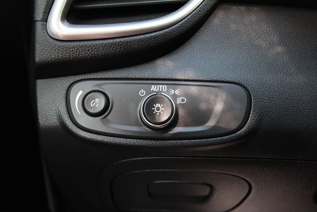 Used 2022 White Chevrolet LS image 20