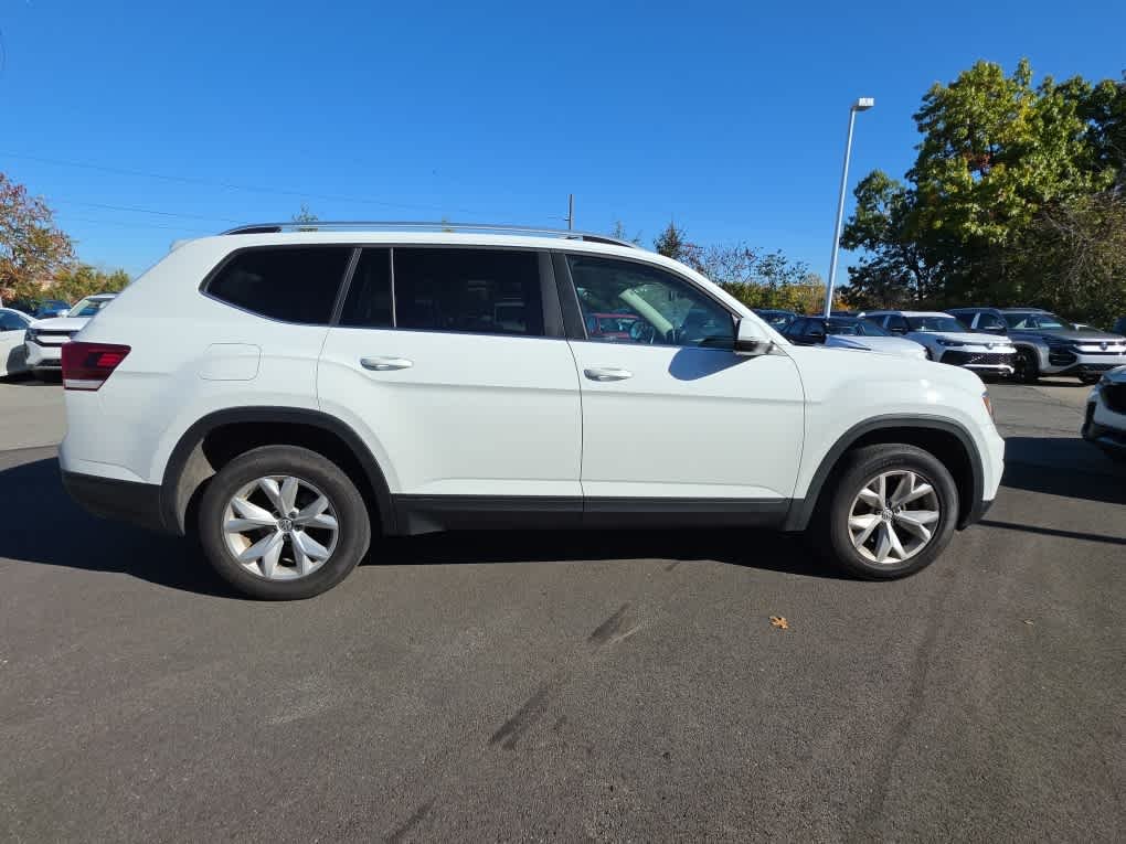 Used 2019 Pure White Volkswagen 3.6L V6 SE image 2