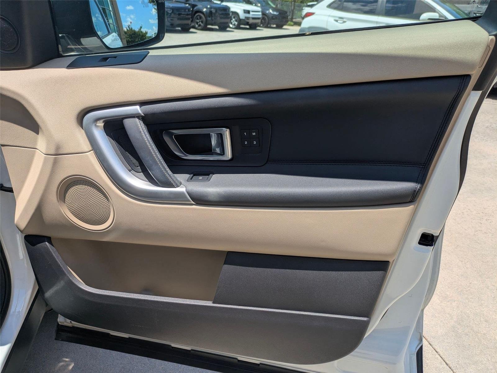 Used 2018 WHITE LAND ROVER HSE image 30