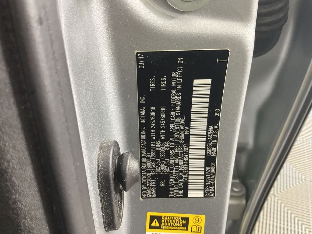 Used 2017 Silver Toyota XLE image 31