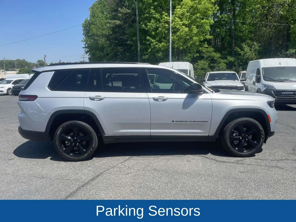 Used 2024 Silver Jeep Limited image 10