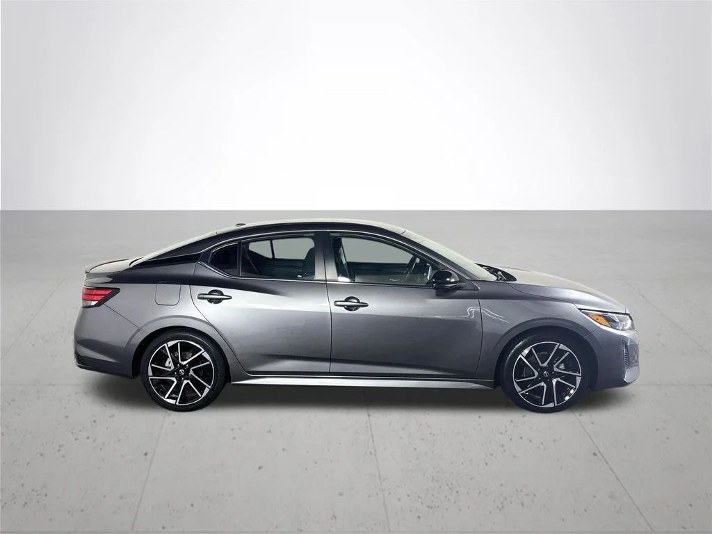 Used 2025 Gray Nissan SR image 5
