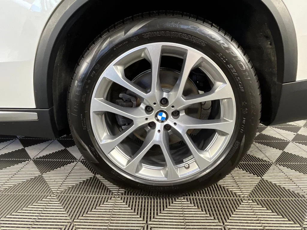 Used 2023 White BMW xDrive40i image 30