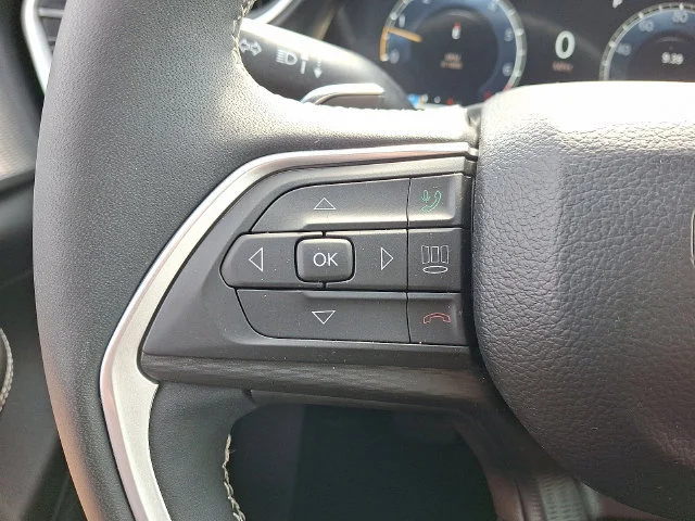 Used 2023 Bright White Clea Jeep Altitude image 22