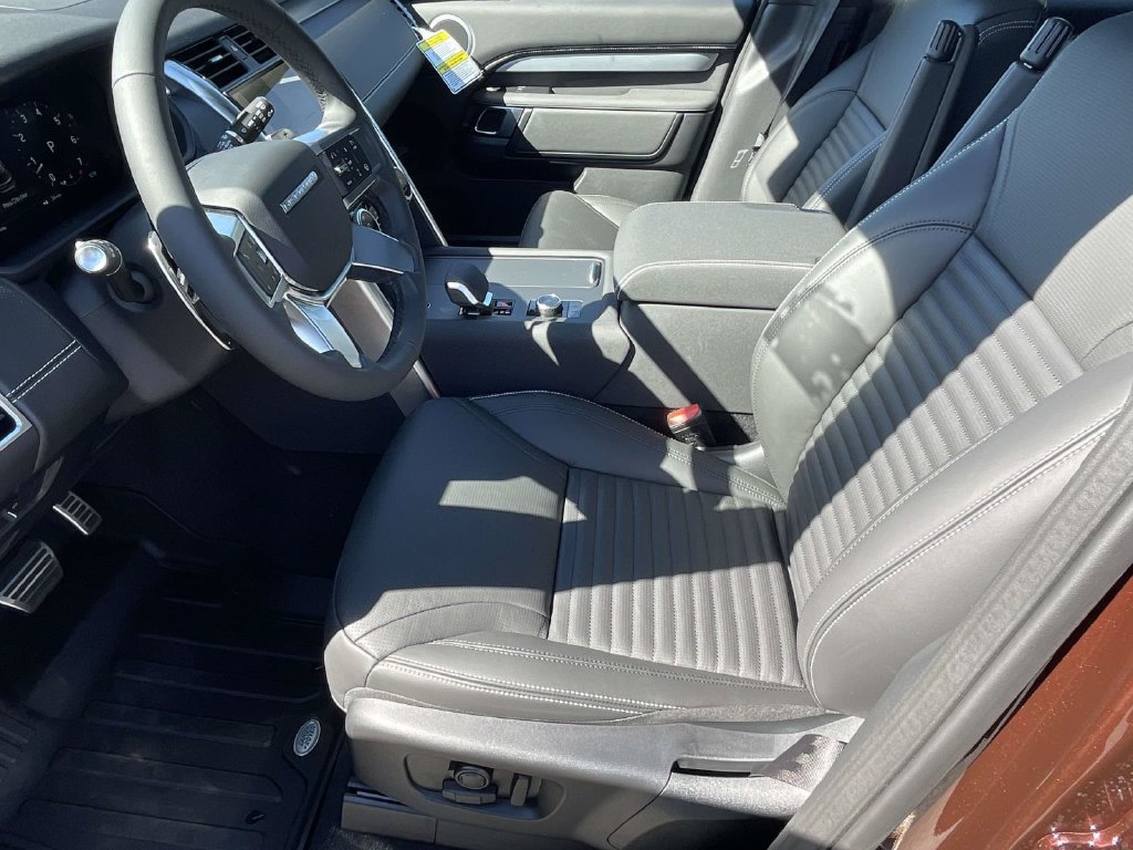 New 2026 Sedona Red Land Rover  image 9